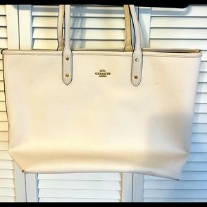 GUC coach tote